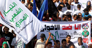 تجمع لشباب الأحزاب بميدان القبة استعدادا للانطلاق بمسيرة للتحرير