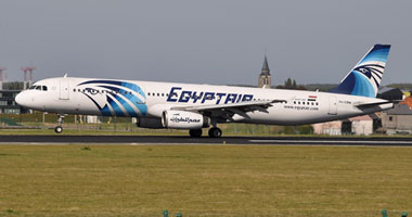 "مصر للطيران" ترسل طائرة بديلة إلى المدينة المنورة لاستكمال رحلة الرياض