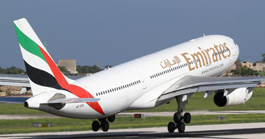 الطائرة الإماراتية تهبط بعد إقلاعها لإسعاف راكب مصرى