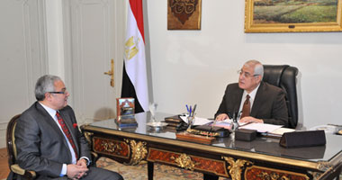 الرئيس يلتقى وزير السياحة بقصر الاتحادية