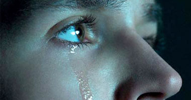 الدموع مفيدة للعين وتعمل على تنظيفها من الأتربة والشوائب..