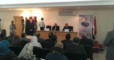 العوا: الثورة لم تنته وتوزيع الأطعمة والمشروبات يقلل من الشعب المصرى