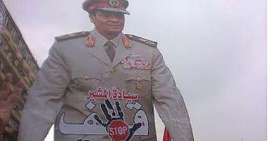 مظاهر بالتحرير لـ"طنطاوى": سيادة المشير قف إنها ثورة
