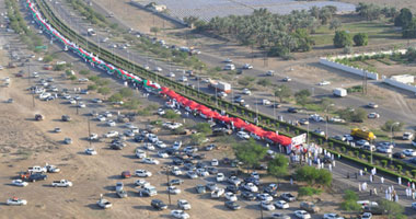 مواطنون بعمان يخرجون فى مسيرة ولاء للسلطان قابوس 