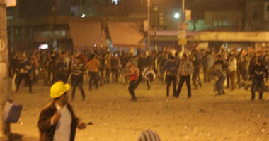 تجدد الاشتباكات بميدان الشون بالمحلة والصبية يقذفون الشرطة بالحجارة 