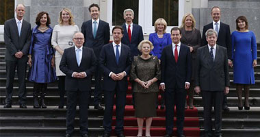 رئيس وزراء هولندا الجديد يؤدى اليمين أمام الملكة بياتريكس
