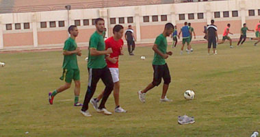 بالصور.. الجهاز الطبى يقاطع تدريبات المنيا.. ونبيل يعالج اللاعبين