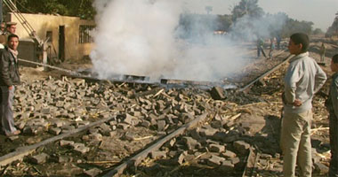 عناصر الإخوان تشعل النيران على قضبان السكة الحديد بالمحلة