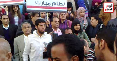 قضاة يعتصمون أمام القضاء العالى احتجاجا على فصلهم 