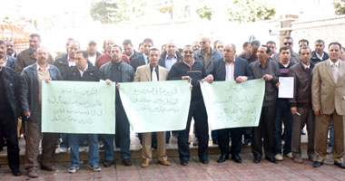 وقفة لضباط الشرطة الأكاديميين أمام نادى عابدين للمطالبة بالترقية