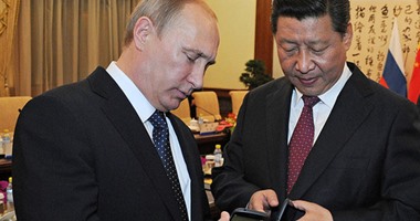 "بوتين" يهدى نظيره الصينى هاتف "يوتافون" منافس "آيفون"