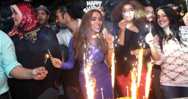 بالصور.... زيزى عادل تحتفل بعيد ميلادها وسط نجوم الفن و الأصدقاء