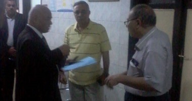 محافظ سوهاج يحيل أطباء وممرضين للتحقيق فى زيارة مفاجئة لمستشفى أخميم