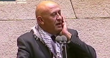 بالفيديو.. نائب عربى يرتدى "الكوفية" على منصة الكنيست ويثير غضب اليمين اليهودى