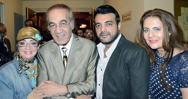 محمود ياسين يشهد عرض فيلمه "حائط البطولات" بعد منعه 15 عاما
