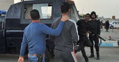 القبض على عامل طعن طالبا بـ"سكين" فى مشاجرة داخل ميكروباص ببورسعيد