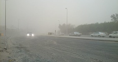 مرور الأقصر يحذر السائقين من العاصفة الترابية ويغلق الطريق الصحراوي الأقصر- قنا