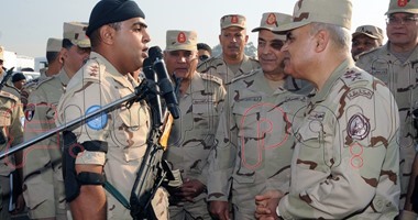 وزير الدفاع يتفقد الضباط المشاركين فى بعثة الأمم المتحدة لحفظ السلام.. القائد العام: نشارك فى دعم جهود الأمن والاستقرار بالدول الصديقة.. ويؤكد: قواتنا لا تدخر جهدا فى تقديم يد العون للأشقاء 