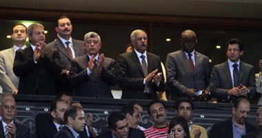 وزير الرياضة ورئيس الجبلاية وسفير السنغال فى مقصورة استاد القاهرة