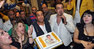 بالصور.. طارق عبد الحليم يحتفل بعيد ميلاده فى "words"