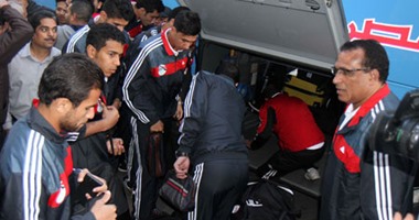 الحزن يخيم على بعثة المنتخب الوطنى المتجهة إلى تونس