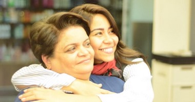 شيرين تنشر صورتها مع والدتها خلال زيارتهما لبنان