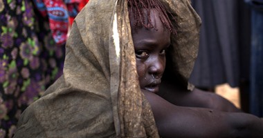 بالصور.. "الختان" قتل للأنوثة بشفرات الحلاقة فى قبائل كينيا