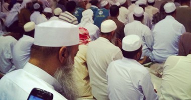 نجل الحوينى ينشر صورة لوالده أثناء صلاته بالمسجد
