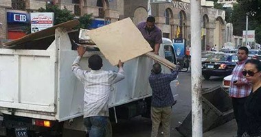 حى وسط بالإسكندرية يشن حملة لإزالة الإعلانات المخالفة