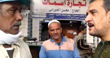 بالفيديو..تبادل الاتهامات بين رئيس سوق السمك بالمنيب ومسئول النظافة بحى جنوب الجيزة