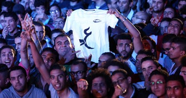 "الهضبة" يقدم "ميدلى غنائى" فى حفل استاد القاهرة