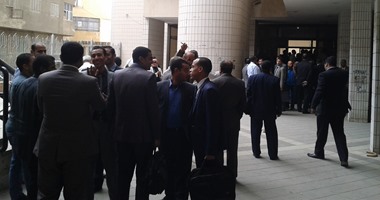 المحامون يعلقون العمل بمحكمة السويس للمطالبة بالتحقيق مع القيادات الأمنية