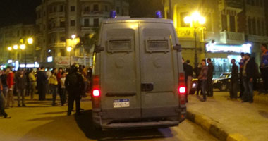 انقلاب مدرعة شرطة على ساحل مدينة العريش لاختلال عجلة القيادة