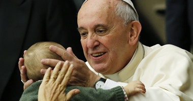 الفاتيكان يعيد فتح باب المناقشات بشأن المطلقين والمثليين