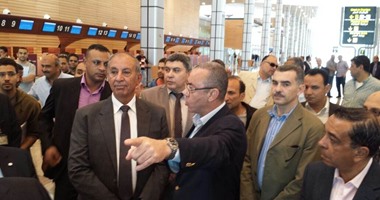 وزير الطيران يشهد تجارب التشغيل لمبنى الركاب الجديد بمطار الغردقة
