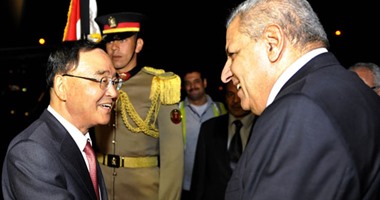 محلب يستقبل رئيس وزراء كوريا الجنوبية بمطار القاهرة