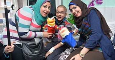 بالصور.. مجموعة شبابية تنظم زيارة لأطفال الأورام بالمستشفى الميرى
