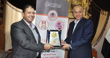 محافظ الوادى الجديد يكرم قافلة اتحاد الأطباء العرب الطبية