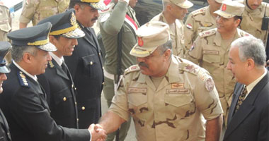  قائد الجيش الثانى يهنئ ضباط الإسماعيلية بذكرى عيد الشرطة