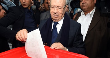 قائد السبسى يدلى بصوته فى الانتخابات الرئاسية بتونس