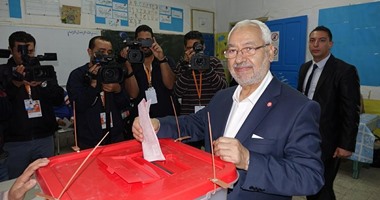 راشد الغنوشى يدلى بصوته فى الانتخابات الرئاسية التونسية