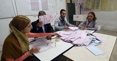 توافد الجالية التونسية بمصر على سفارتهم للتصويت فى انتخابات الرئاسة