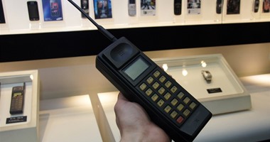 بالصور.. تعرف على أول هاتف محمول أنتجته شركة سامسونج