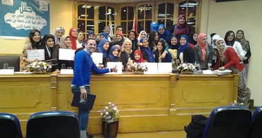 تكريم طلاب بآداب عين شمس لإتمام دورة تدريبية بإذاعة القاهرة الكبرى