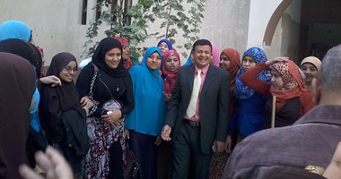 طالبات "أزهر سوهاج" ينظفن أفنية كلية الدراسات الإسلامية والعربية