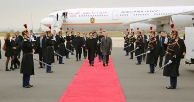الرئيس السيسى يوقع عقد تنمية ومساعدات مع نظيره الفرنسى