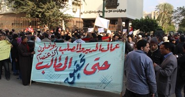 عمال الحديد والصلب يعلقون إضرابهم يومين لمنع "استغلاله" فى 28 نوفمبر