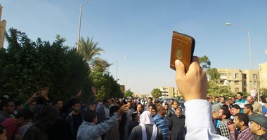 بالصور.. الإخوان يعاودون التظاهر بالمصاحف فى الحى الحادى عشر بأكتوبر