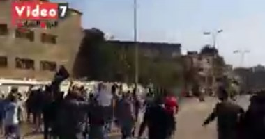بالفيديو .. أعضاء الإخوان يرفعون أعلام تنظيم “داعش” فى مسيرة بالمطرية