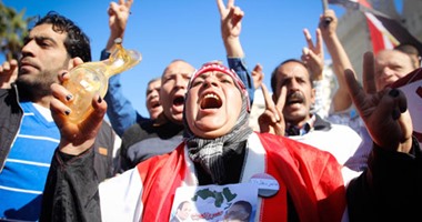 متظاهرو الإسكندرية يردون على تظاهرات الإخوان برفع أحذيتهم